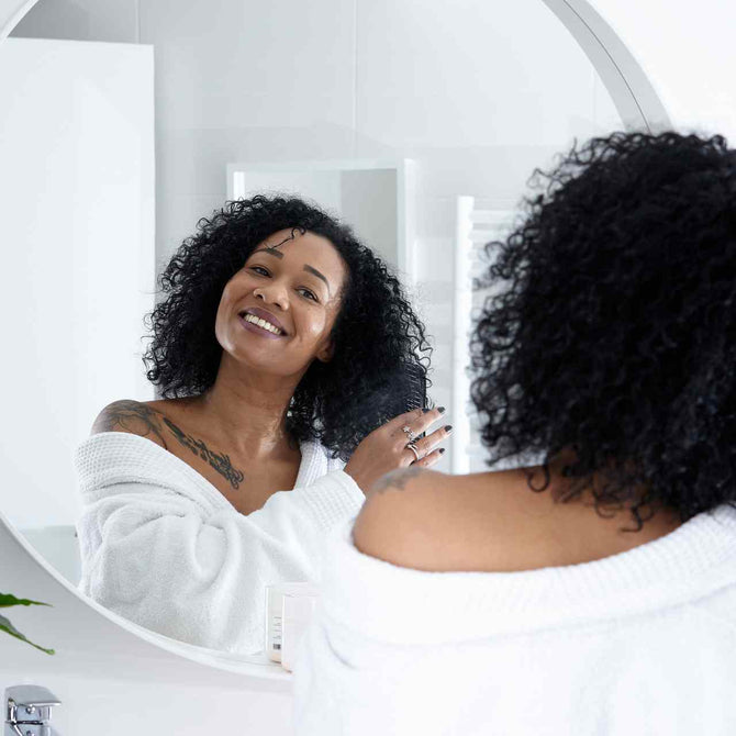 Cheveux bouclé salle de bain - Ahovi Cosmétiques